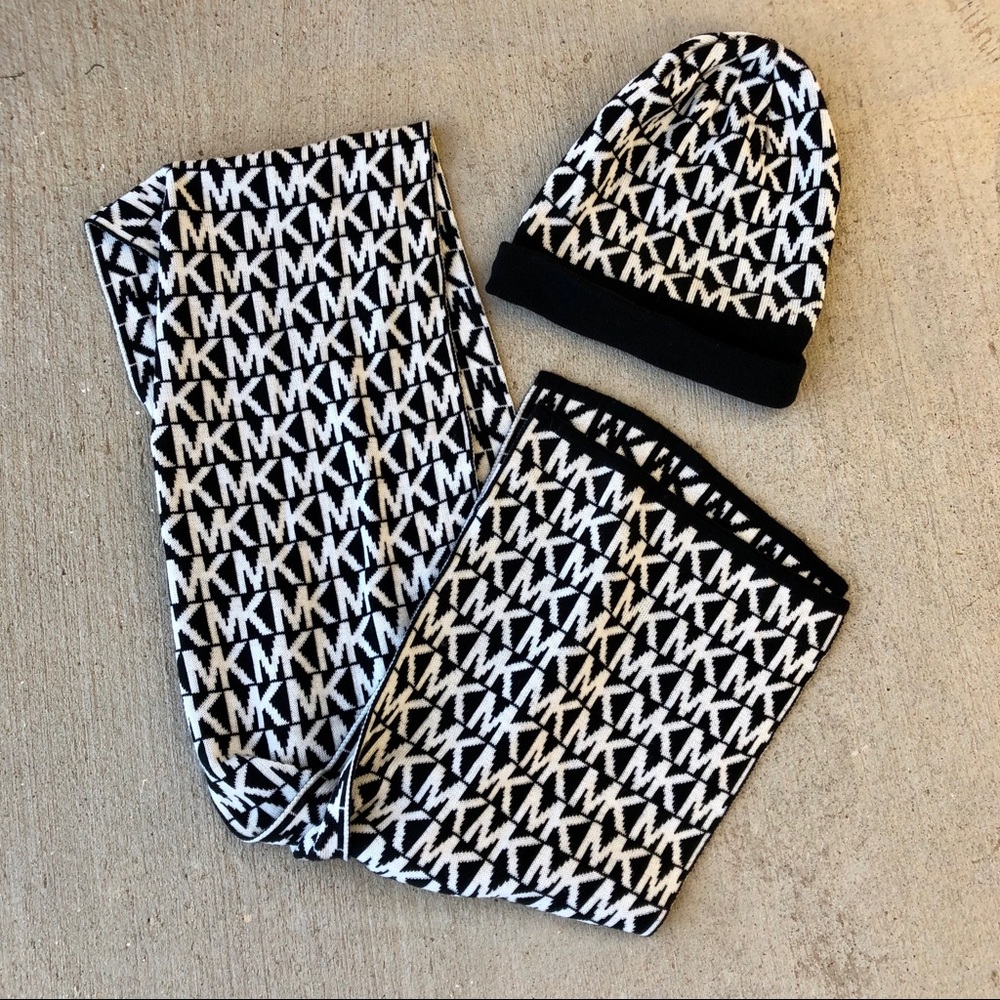 NWOT 💖 Michael Kors Scarf and Hat Set
